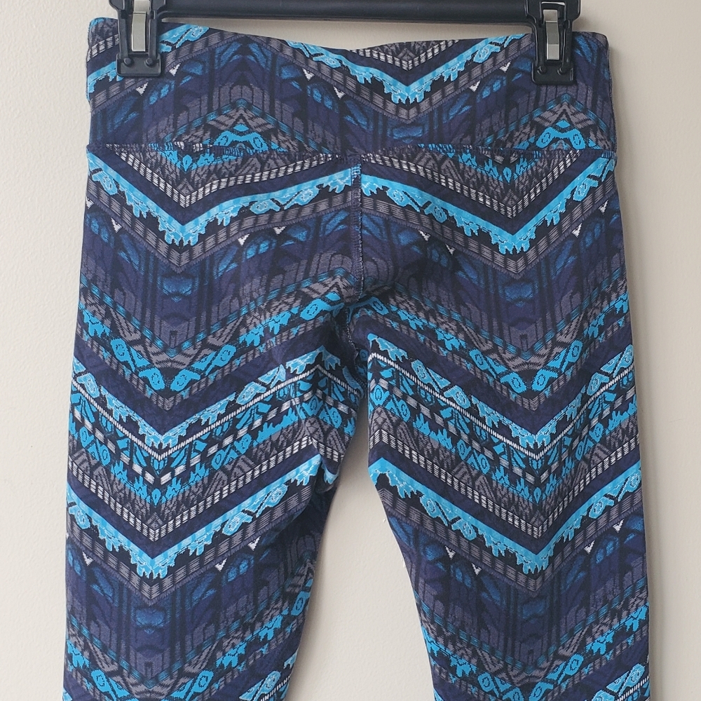 Alo Mid Rise Leggings - Picture 6 of 11